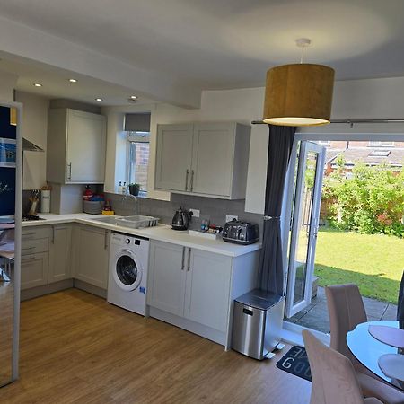 The Heart - Cosy 3 Bedroom House With Double Driveway And Garden In Manchester Zewnętrze zdjęcie